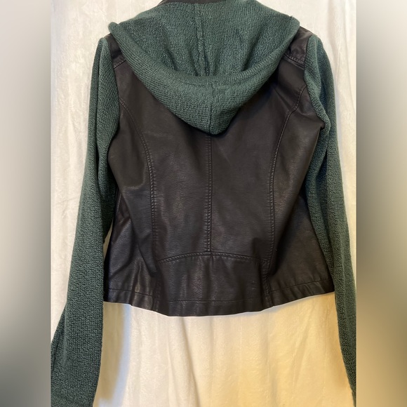 Lightweight jacket - Picture 2 of 4